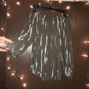 Off the shoulder loose shirt